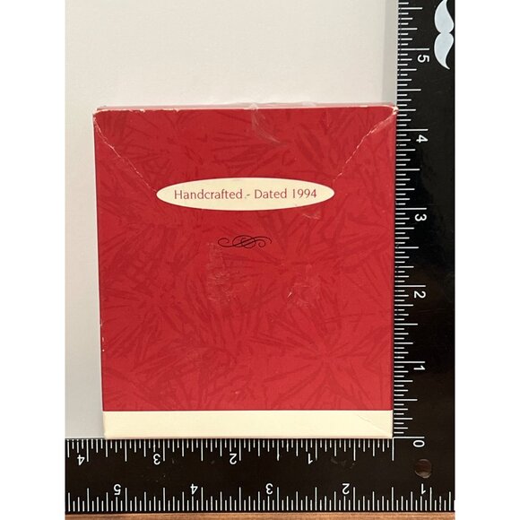 HTF 1994 HALLMARK KEEPSAKE ORNAMENT QX557-6 OUR FAMILY PHOTO HOLDER WREATH - Picture 4 of 6